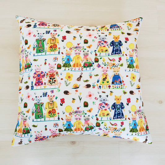 BFF's Organic Accent Pillow with Cats